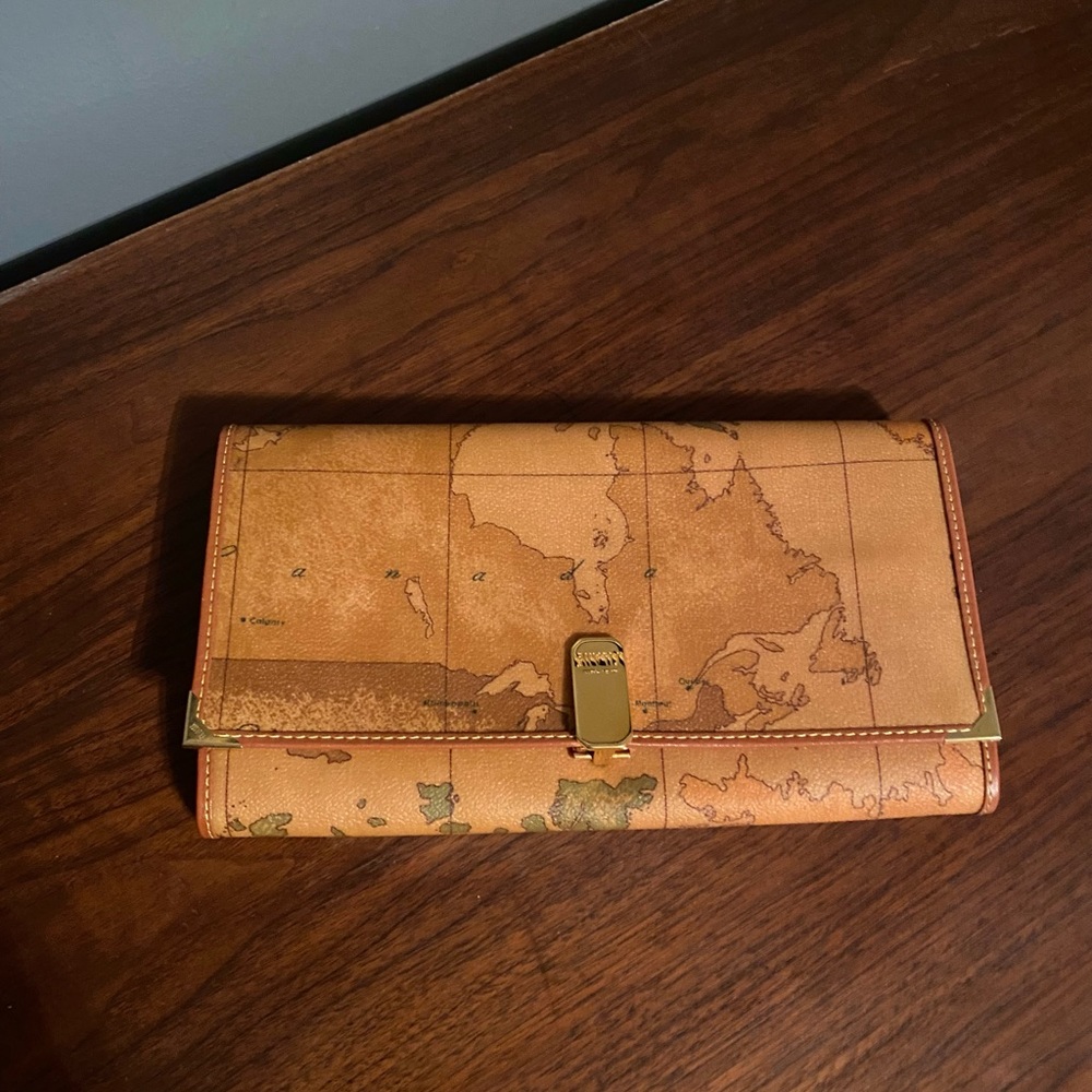 NWT Alviero Martini 1aClasse Leather Vintage Geo Wallet